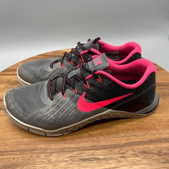 Nike Metcon 3 Shoes Womens 9 Gray Solar Red Pink Training Gym Comfort Workout - Picture 3 of 8